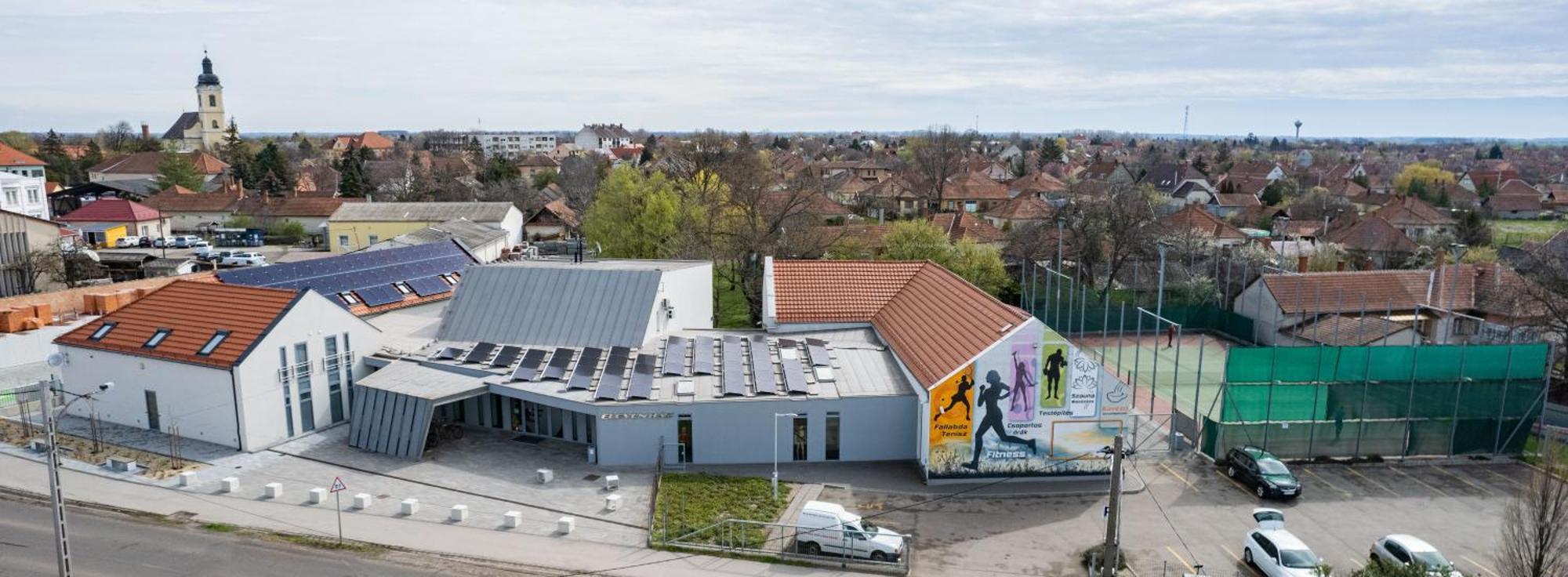 Eleven Business & Sport Hotel Jaszarokszallas Exterior photo